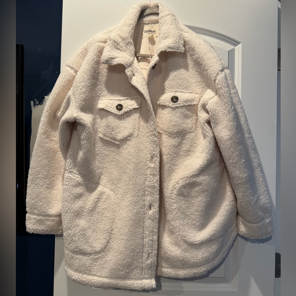 NWT! UpWest Resort and Mercantile Cream Shacket Sherpa